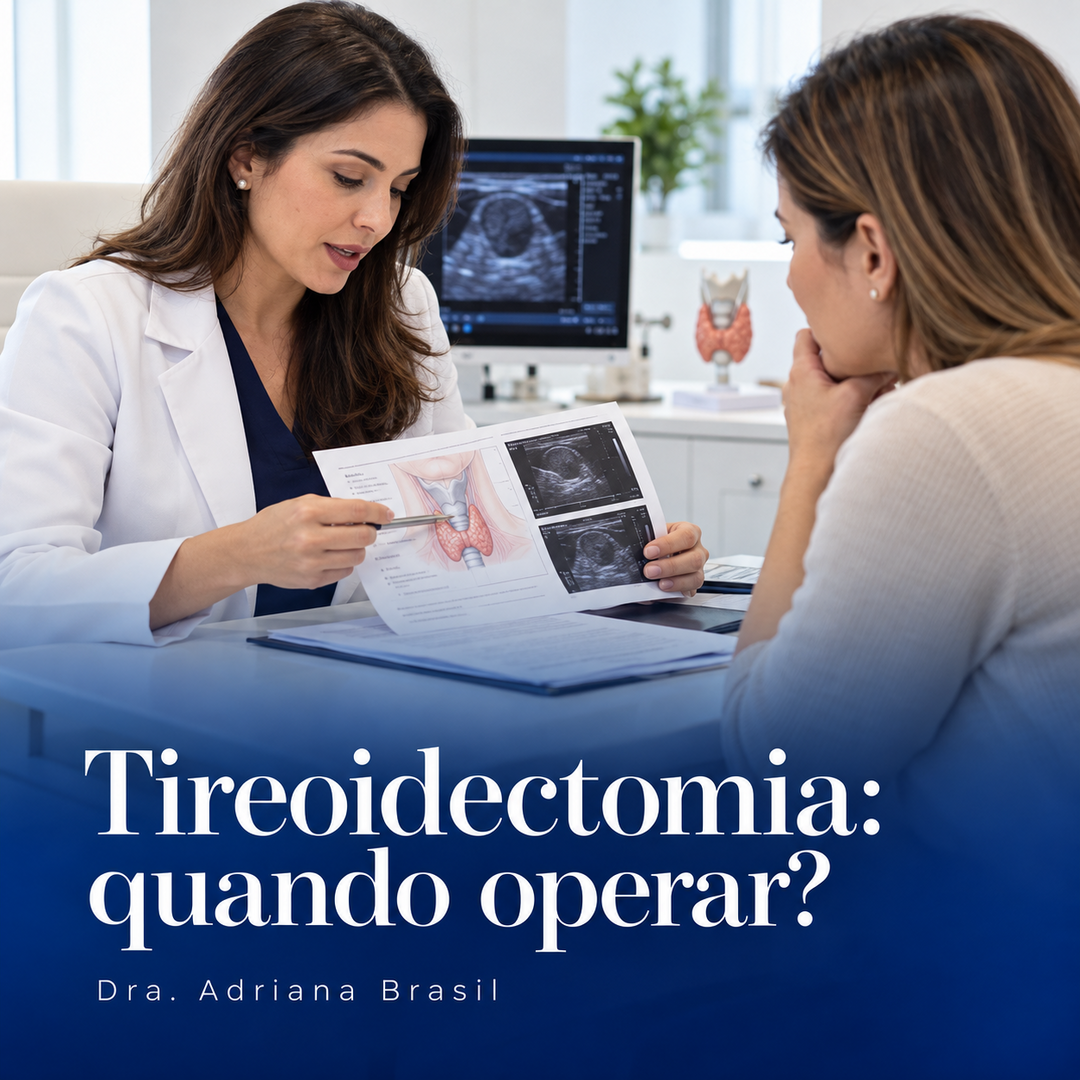 Cena ilustrativa: médica explicando planejamento cirúrgico da tireoide a paciente com laudos.